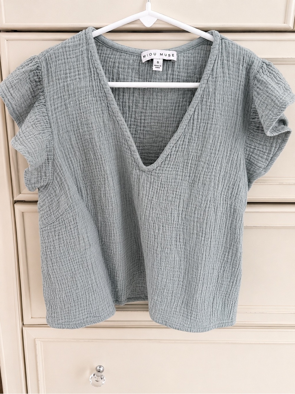 💚 Miou Muse Double Gauze V-Neck Top